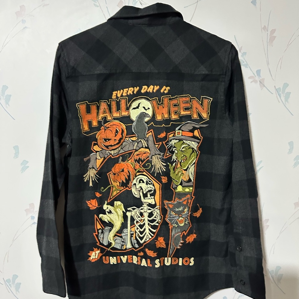 Universal Halloween Horror Nights 2022 Flannel Button Up Shirt Mens XS Plaid HHN